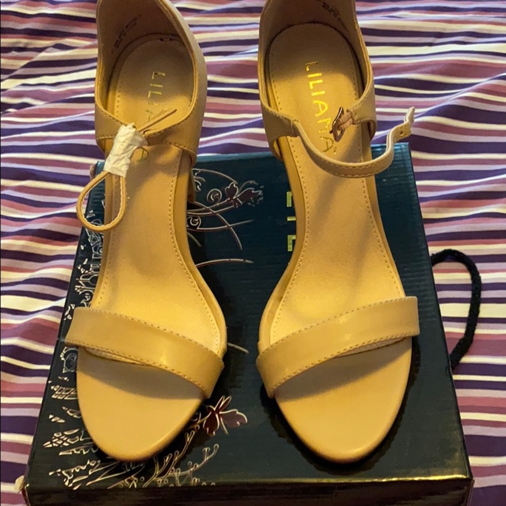Stilettos! - Picture 2 of 4